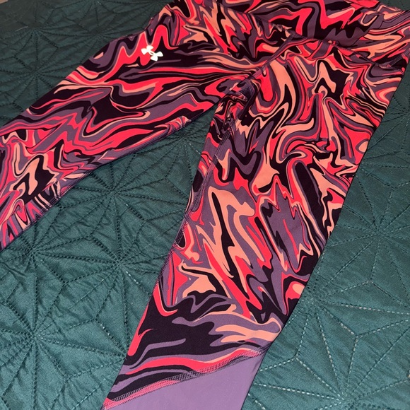 Under Armour women’s medium M Multicolor Swirl Leggings 3/4 length / capri - Picture 1 of 10